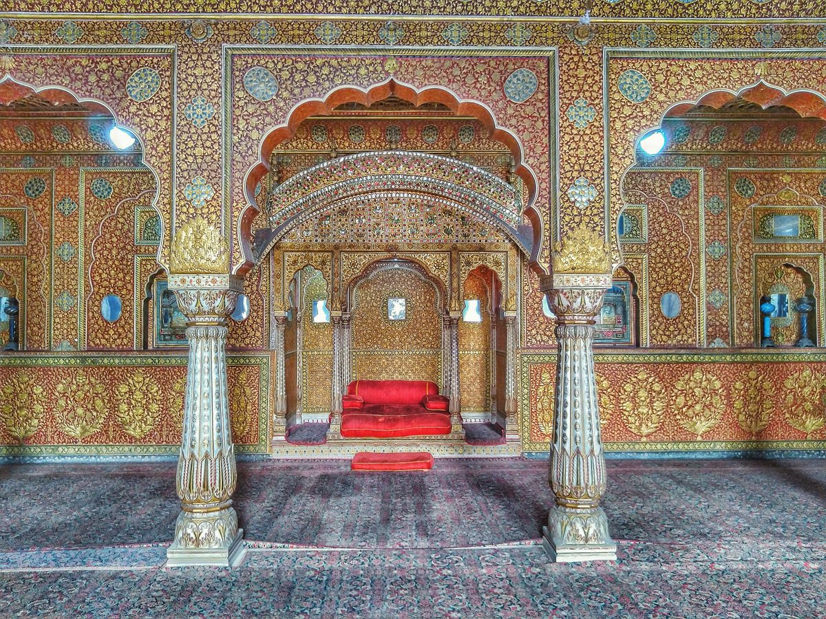 vjain8507's tweet photo. ~ Private Audience Hall In Anup Mahal ~

#latepost #chintamani #oldfort #junagarhfort #lalgarhpalace #bikaner #rajasthan #india #rajasthantravel #solotravel https://t.co/KBLp6SDzYl