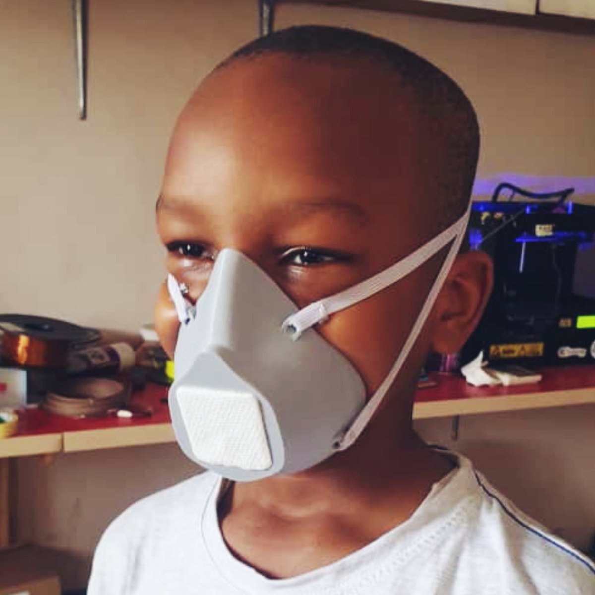 Stampar3D's tweet photo. An adequate, changeable filter will be required to ensure safety of the wearer. Existing clinical masks can be used as filters by cutting them into 60mm squares

The mask can also be thermoformed to the individual's face to ensure an even better seal with good fitting. https://t.co/bwSvNnvYvV