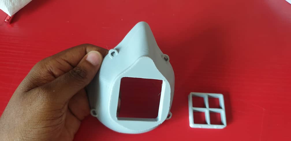 Stampar3D's tweet photo. An adequate, changeable filter will be required to ensure safety of the wearer. Existing clinical masks can be used as filters by cutting them into 60mm squares

The mask can also be thermoformed to the individual's face to ensure an even better seal with good fitting. https://t.co/bwSvNnvYvV