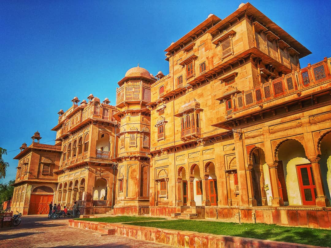 vjain8507's tweet photo. ~ One Of The Building Inside Junagarh Fort ~

#latepost #chintamani #oldfort #junagarhfort #lalgarhpalace #bikaner #rajasthan #india #rajasthantravel #solotravel https://t.co/z9d8KpDglX