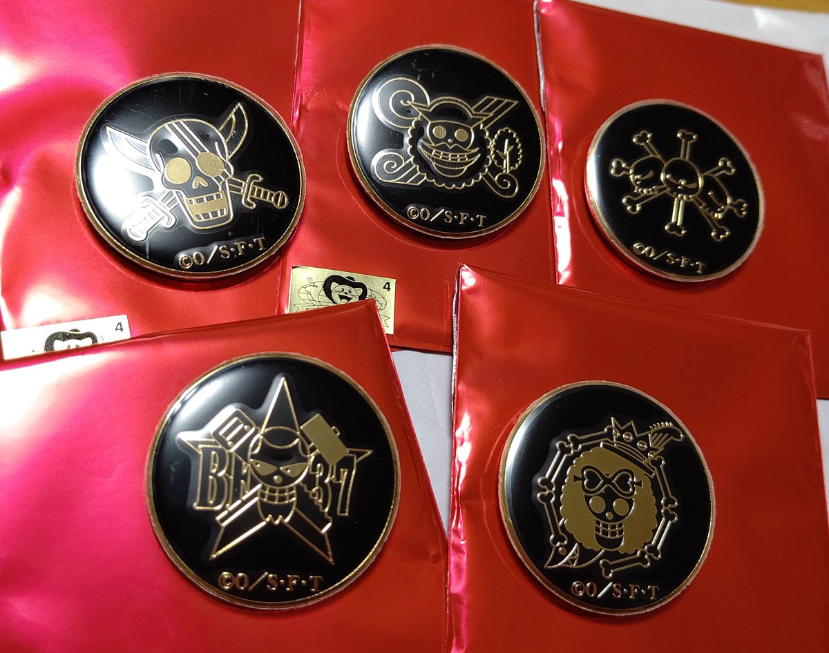 中村 麻里 Tos 交換 譲渡 ワンピース メタルエンブレムバッジコレクション 譲 1枚目 シャンクス ビッグマム 黒ひげ フランキー ブルック 求 2枚目 光月家 世界政府 ルフィ エース 革命軍 白ひげ 譲渡の場合400円 送料 郵送希望です