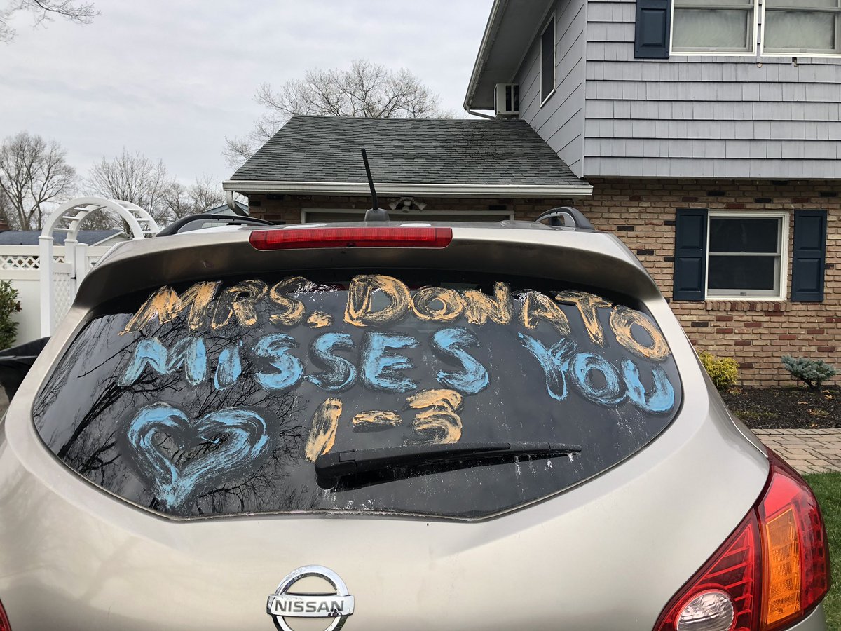 MrsDonato3's tweet photo. What an amazing day spreading cheer and smiles all over the @Nokobulldogs and @SachemSchools community! #allthefeels I miss you all so much my little loves! #wegetto #spreadkindness #teacherparade https://t.co/bf5fmIFKUZ