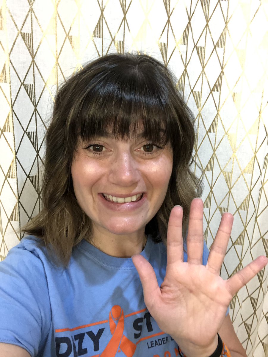 MrsDonato3's tweet photo. What an amazing day spreading cheer and smiles all over the @Nokobulldogs and @SachemSchools community! #allthefeels I miss you all so much my little loves! #wegetto #spreadkindness #teacherparade https://t.co/bf5fmIFKUZ