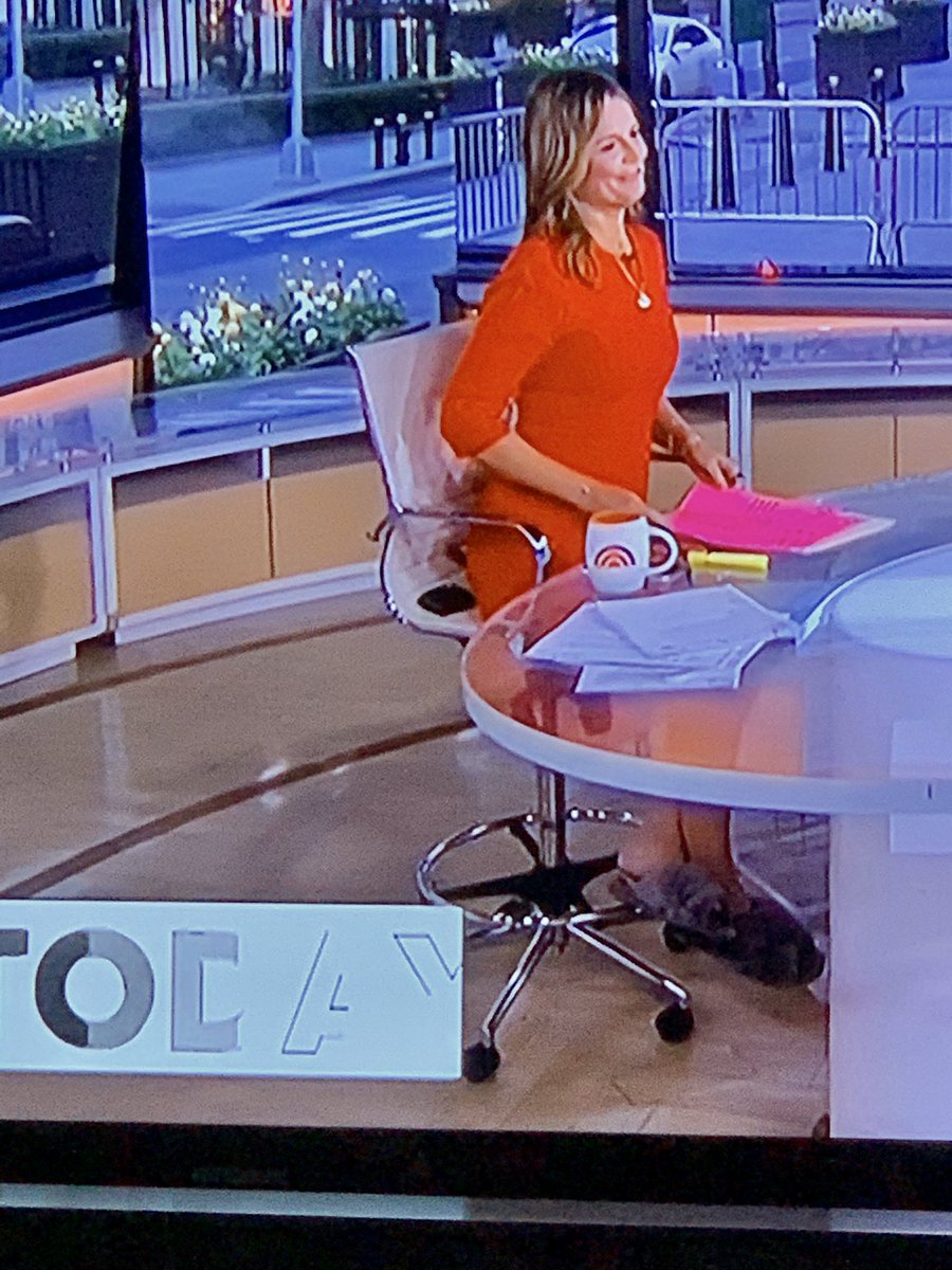 BruZak's tweet photo. #SavannahGuthrie fluffy shoes look comfortable! https://t.co/1T3Aq4Fl33