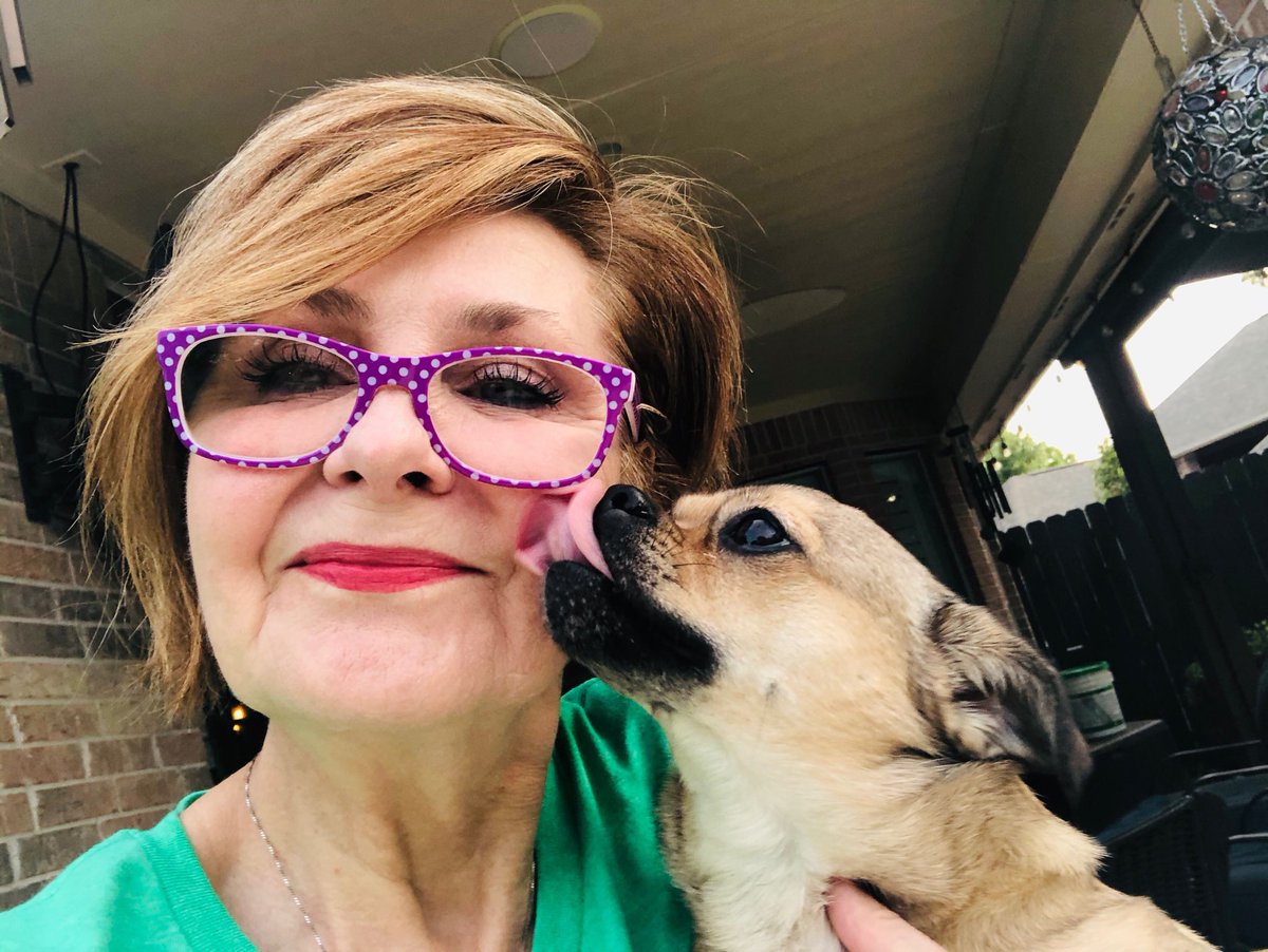 Pixi Dust &amp; Mrs Lee say HAPPY TREEFROG TUESDAY! Show us your GREEN! We’ll be 👀 for you! 💚💙🐸🙌🏼🙌🏼🙌🏼