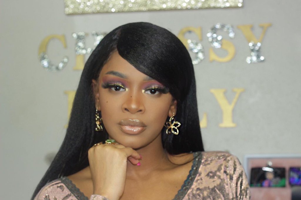 MsChrissyDaily's tweet photo. โจ๐ค๐
#haloeye #smokeyhaloeye #kinkystraight #flawlessfoundation #brownskinbosses #womanboss #girlboss #quarantineandmakeup #makeuptutorial #makeupideas #makeuplooks #beautyinfluencer #beautyblogger #highlightandcontour #subscribe #jackieainapalette #onepalettetutorial https://t.co/Y3PtMVvUFf