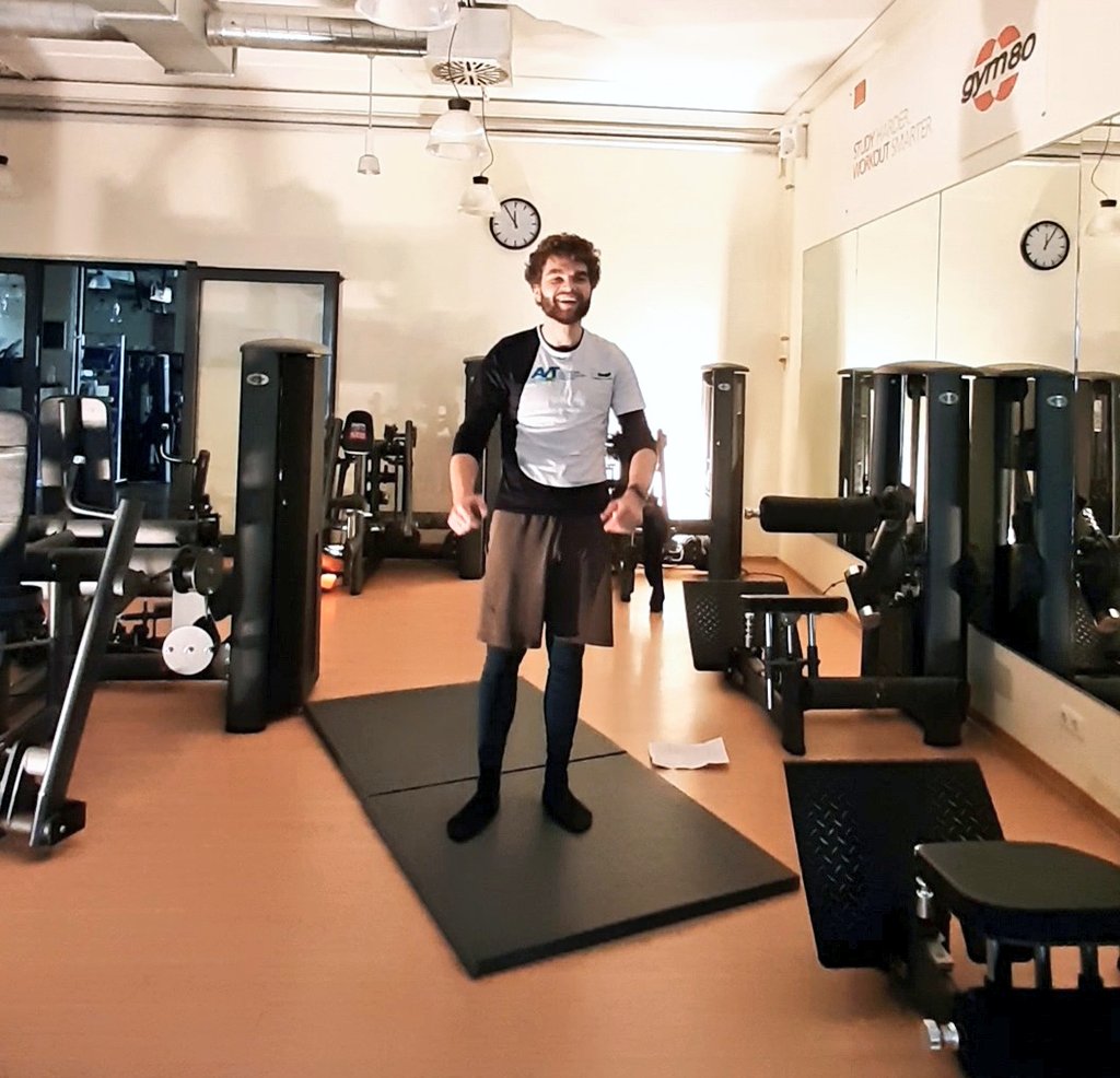 RWTH's tweet photo. Um 17 Uhr startet der nächste Teil der #HSZdigitalworkouts, dieses Mal bringt euch Maik Tepper mit seinem #Fitness-Kurs zum Schwitzen. 💪 Livestream auf https://t.co/qXkjYBwQfb 👍 #rwth #wirbleibenzuhause #workout #StayAtHome #FlattenTheCuve #Hochschulsport #Unisport https://t.co/mPOeT9mz12