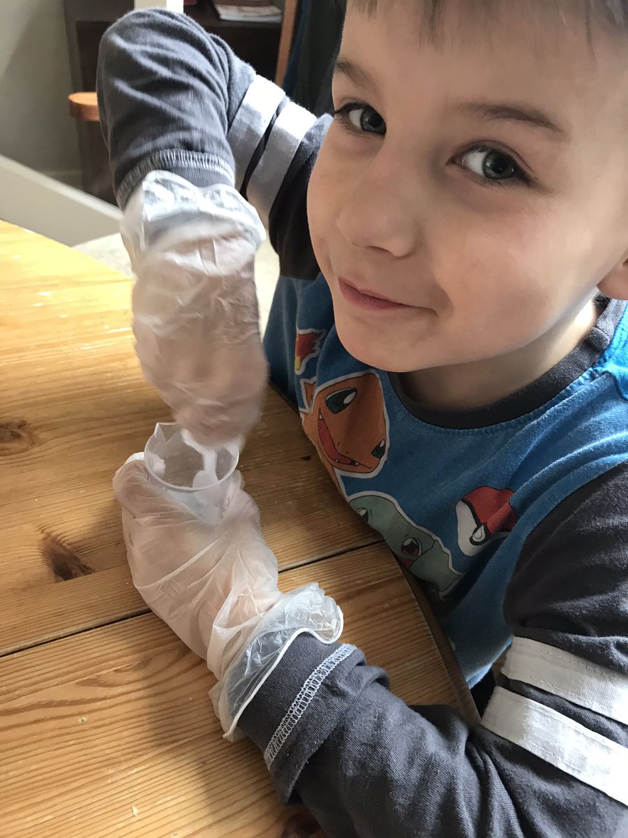 KnightHolliday's tweet photo. @LoosePrimary science today for Alex in opal. Making bath bombs https://t.co/keEbuhxX9b