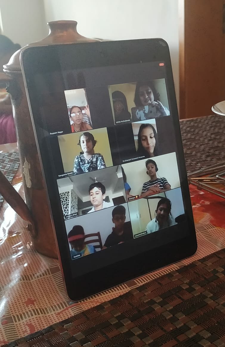iccr_colombo's tweet photo. SVCC, Colombo, is conducting online classes for Yoga, Hindi language, dance and music ! Join us! #FightCOVID19 #StaySafe

@DineshKPatnaik @ICCR_Delhi
@IndiainSL
@IndianDiplomacy
@SLinIndia https://t.co/j0eW9okjJE