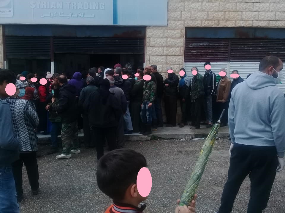 Only 3 days ago, a Syrian official was saying there is enough bread & that it will not be distributed through the Smart Card, due to widespread concern about such a move  https://bit.ly/2USjzN0 Photos: line for bread in Tartous this week.Small & low quality bread sold in Tartous