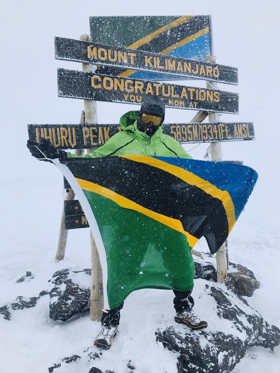 Keirocker94's tweet photo. Mama i made it ❤️🗻 Uhuru Peak baby.. #kilimanjaro https://t.co/Cg1yZcSY3a