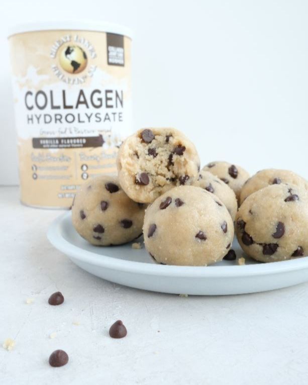 greatlakeswell's tweet photo. Are you drooling yet?🤤These Cookie Dough Balls are a delightful treat and the perfect sweet tooth fix. Made with all healthy ingredients. Check out the full recipe here and make your very own! Recipe by @freshlydafna
#BetterwithGLG #LifeWithGLG #Instagood #collagen #healthy https://t.co/dfGYLd9Oz3
