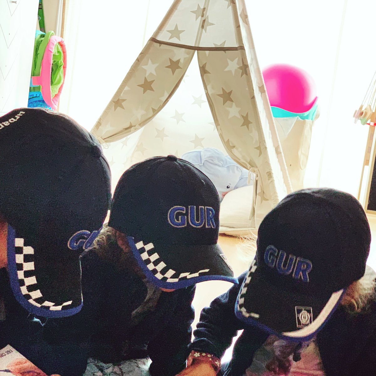 RealJorgeJM's tweet photo. @reusgurbana muchísimas gracias por regalarnos magia e ilusión! Cuidáis de nuestra seguridad y de nuestros pequeños corazones! Sois nuestros héroes! Tenéis a tres pequeños reclutas preparados para el servicio! #moltmésqueunapolicia #personastrabajandoparapersonas #Reus @reus_cat https://t.co/9Q4bcTQb23