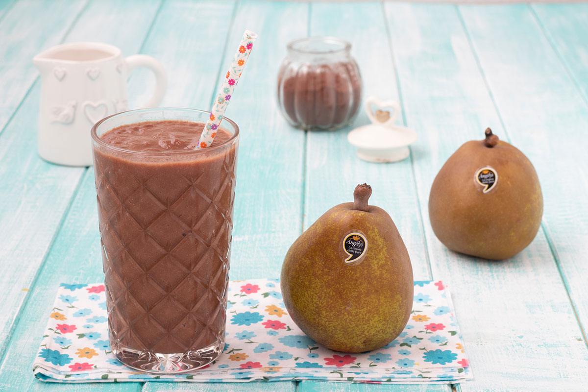 perangelys's tweet photo. 🍫🥤 @CucinaconElena ci suggerisce una merenda super golosa: #frappè di pere e cioccolato! Prepariamolo insieme, la #ricetta vi aspetta al link: https://t.co/EtarsCXKkq https://t.co/ckD7BYNLsQ