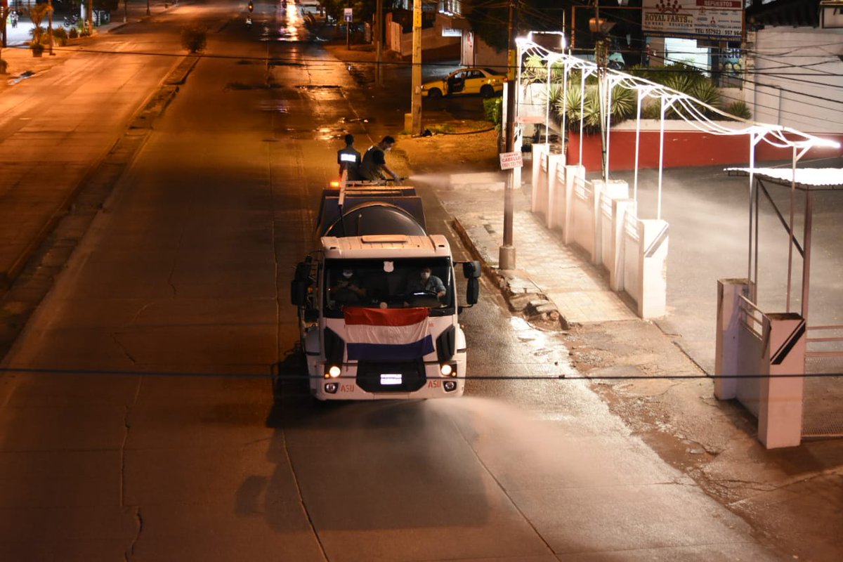 arielandino17's tweet photo. Operativo Nocturno de DESCONTAMINACIÓN todos contra el COVID-19 zona Av. Eusebio Ayala y toda la zona del hospital barrio obrero, 5ta avenida y alrrededores.. trabajo en conjunto. Acompañado por el Sr. Intendente @oscarodriguezpy @IvoBrun @Ale_Buzo @pmtasuncion1 @AsuDsu https://t.co/EwR2P7x4nG