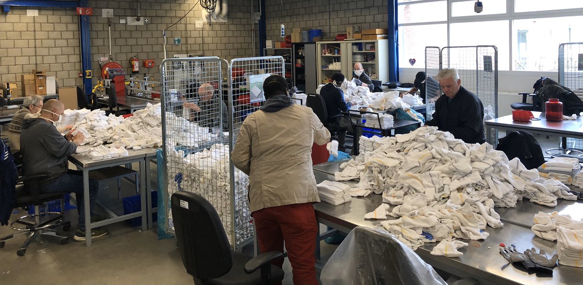 Veel afdelingen van <a href="/MTBMaastricht/">MTB Maastricht</a> zijn momenteel wegens Corona gesloten. Een team medewerkers werkt vrijwillig door aan het sorteren en bundelen van washandjes voor de zorginstellingen. Dank en waardering voor deze collega’s voor dit maatschappelijk belangrijke werk!!