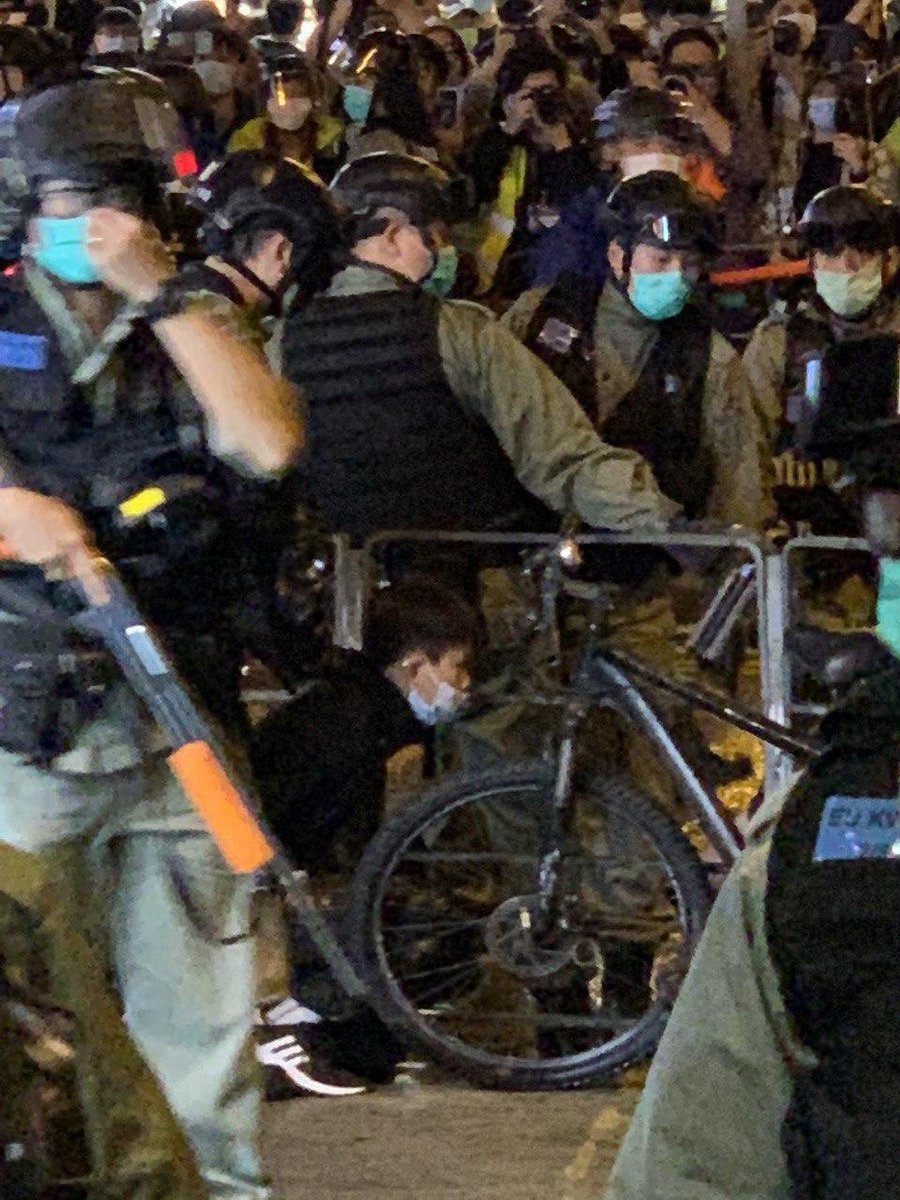 bIackobject's tweet photo. #太子
2100 太子道西大南街
三人被捕
#PEN05
#PEN06
#PEN07

#轉自telegram #被捕人士關注組 https://t.co/q95fSg9DhQ