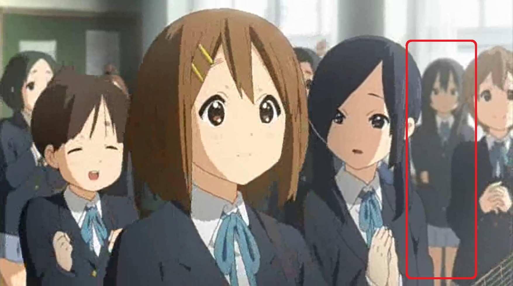 Marty もぶおん学 Ar Twitter 劇場版の巻上キミ子 コンプレックスの塊のような性格を反映してか アニメでもとにかく浮かない表情の多いキミ子 軽音部の卒業ライブでも当初 教室後方の窓辺にもたれかかり 気のない表情で演奏を聞いている クライマックスに近づく