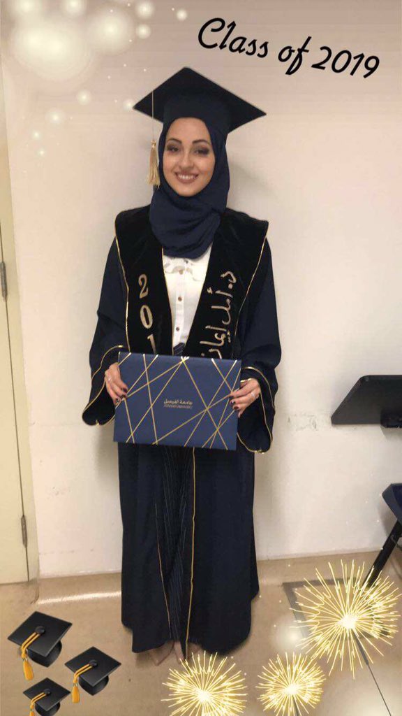CrystalSuicide's tweet photo. Graduated Med school exactly a year ago from today 😍👩🏻🎓🎓👩🏻⚕️🥼 #Graduate2019 #1YearAgo #March31st2019 #ClassOf2019 #MedSchool #Intern https://t.co/hS7usfHwwj