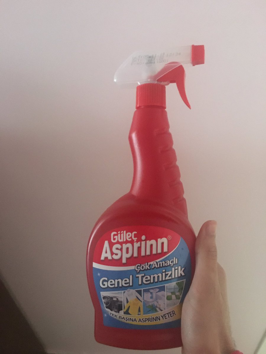 Annem bittiği için içine dezenfektan koymuş. Eve geleni bununla temizlicez artık.