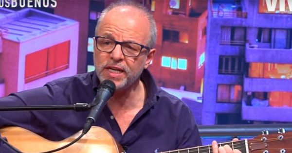 futurofm's tweet photo. Alberto Plaza realizó concierto online: Superó los 10 mil "no me gusta" https://t.co/jvWKLpH59d https://t.co/uLsDKWedfv