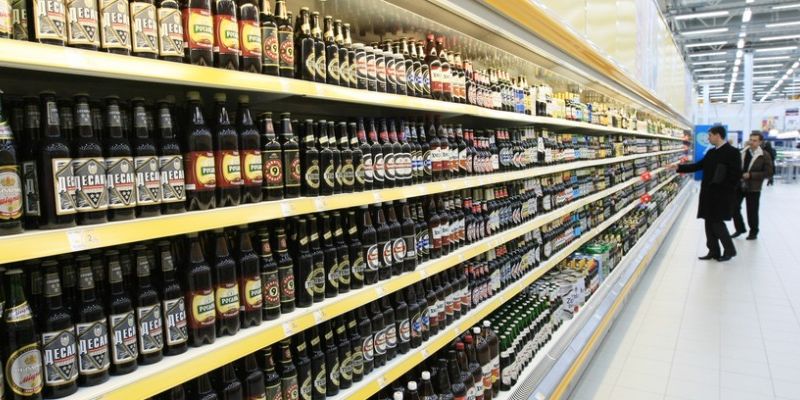 Con la chiusura di pub e locali, i birrifici italiani che continuano a lavorare bene sono quelli che si affidano alla #GDO, cioè una minuscola percentuale del comparto artigianale. Forse è il momento di rivedere le strategie distributive del settore.

cronachedibirra.it/opinioni-e-ten…