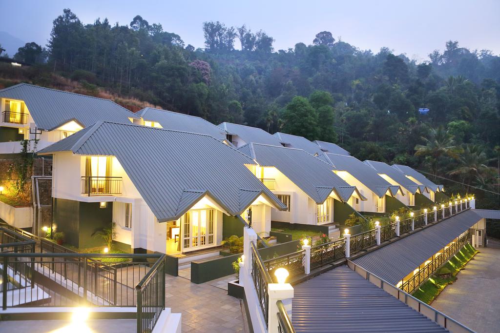LiveKerala_com's tweet photo. At Munnar Tea Country Resort comprehend well that holidays are for enjoyment. We are committed to give you experiences that will help relax and de-stress. It will help you refresh yourself and forget the routine life. Book Now Call: +91 94977 17353 Call to Resort: +91 90723 15330 https://t.co/WkKO3iXV5J