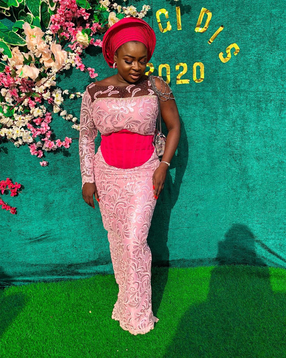 Rubyfae___'s tweet photo. Owambe guest 🌸🌸🌸 https://t.co/B5RWKmrxIs