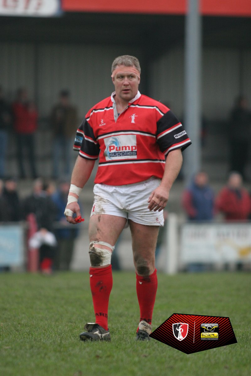 Here is a man who loved a good old Aberavon/Neath derby game ...  👊💪

🧐 Who is he?
💭 ... any memories of this man playing?

🔴⚫️