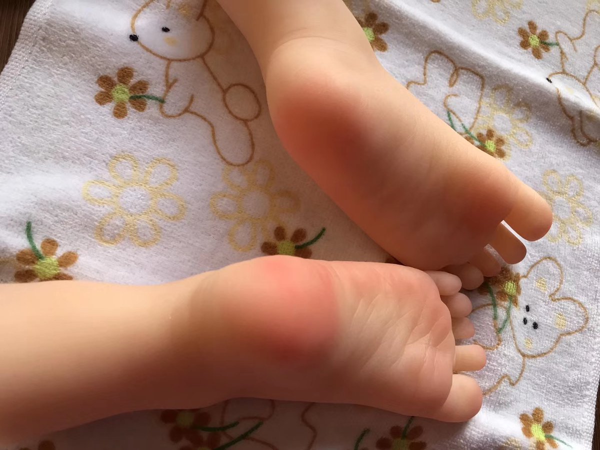 Feetmodel10's tweet photo. 金莲小脚模型 #feet #feetlove #foot #teen #feetmodel #足の裏 #足控 #萝莉 #少女 https://t.co/DujTN189tt