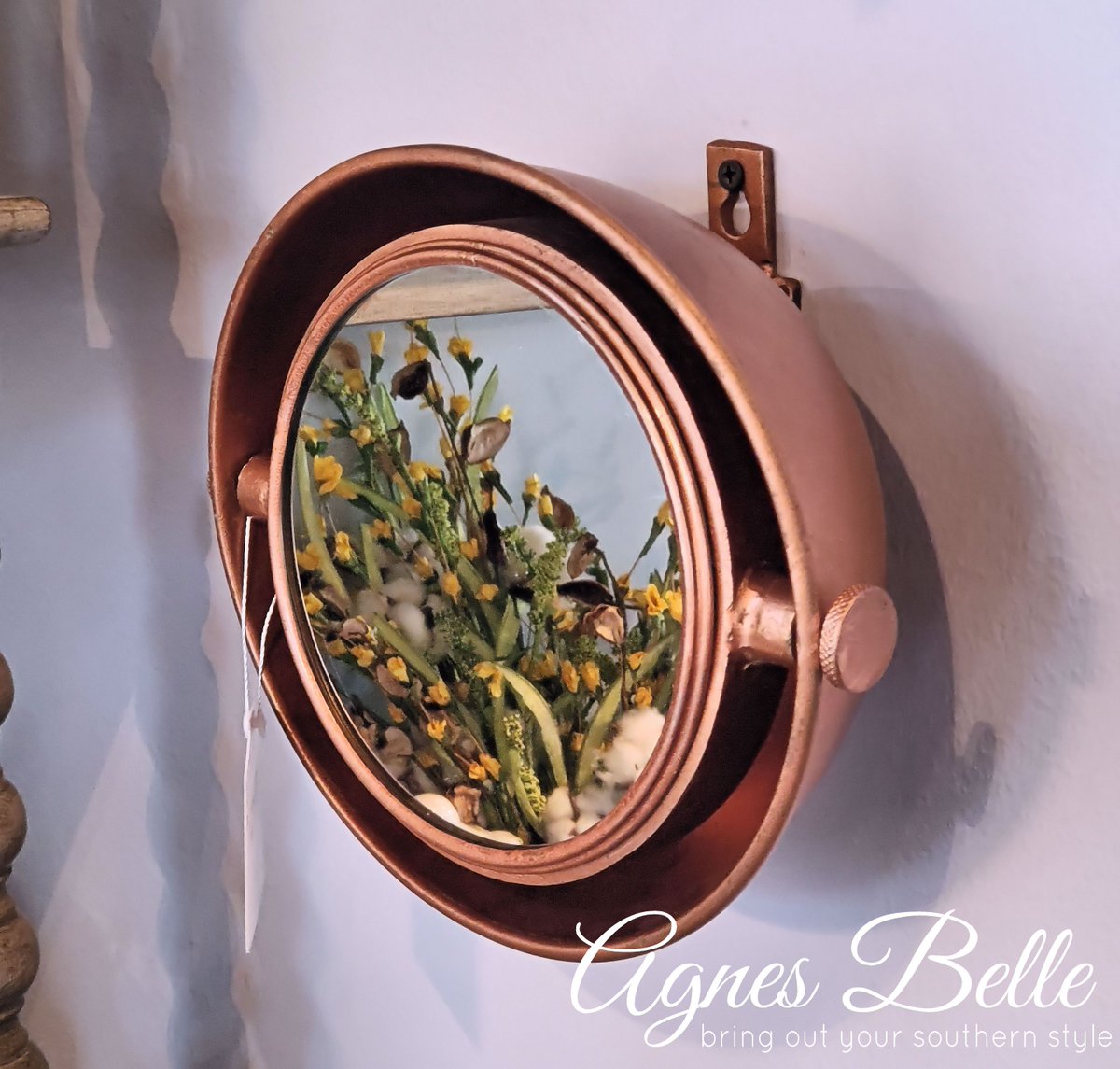 Add a small mirror to reflect light in a small space or add to a collage wall. Shop online, schedule your pickup for a future date.
.
#agnesbellevp #vintageparkhouston #homedecor #homeaccents #mirrors #smallspace #shophouston #gifts