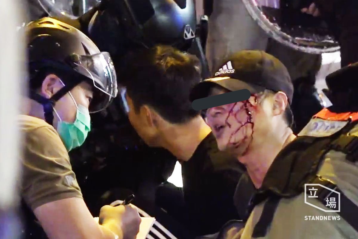 www_1841er's tweet photo. Same old story:

We got intimidated for laying the memorial flowers

We got beaten for crossing the streets

We got arrested for walking down the roads

We got xx for nothing...

It is just another day under #HKPoliceState 

BUT WE ARE STILL HERE

#831PrinceEdwardTerroristAttack https://t.co/SyqJ5RO1kB