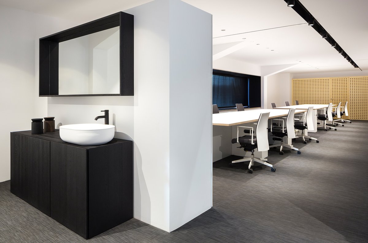 InbaniDesign's tweet image. The Government of Spain has decreed the confinement of workers, but we will continue serving you normally. Our production will be paralyzed during the 9 days, so all orders that are confirmed to us between March 30 and April 9 will have a service date of May 15. #stayathome