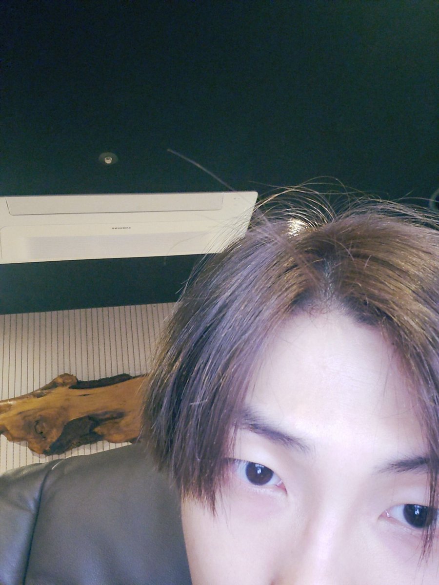 BTS_RM_OFFICIAL's tweet photo. 오늘도 버텨보기 https://t.co/BVWzTPcRSh