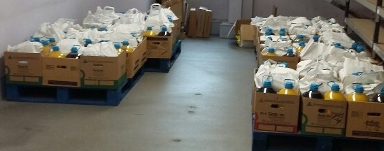 EalingCouncil's tweet photo. 🍽️ 🥫 🍞 Our food parcels are ready for #sociallyshielding households in Ealing. 
So far, we have dropped 139 parcels to people told by the NHS to stay at home for 12 weeks, 😷 Find out more and how to register for help : https://t.co/zRP7F0Mvw7 #EalingTogether #LondonTogether https://t.co/qHd3e8GpFi