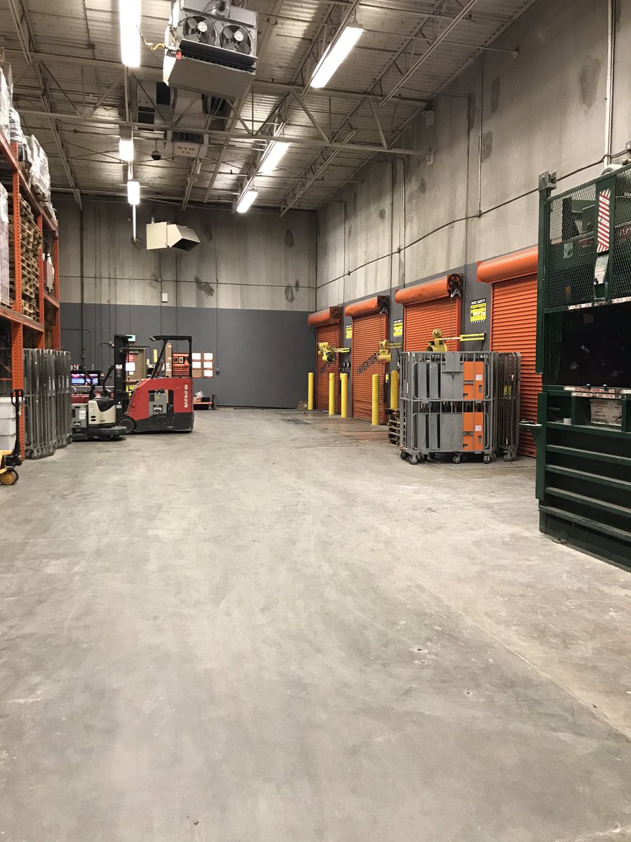 Keeping on top of all the trucks. Another awesome day here at 6505. We have the best freight team. @TheHatch6505 <a href="/CorrellMelissa/">Melissa Correll</a> <a href="/kathy_coppinger/">Kathy Coppinger</a> <a href="/Robert_Daffern/">Robert Daffern</a>