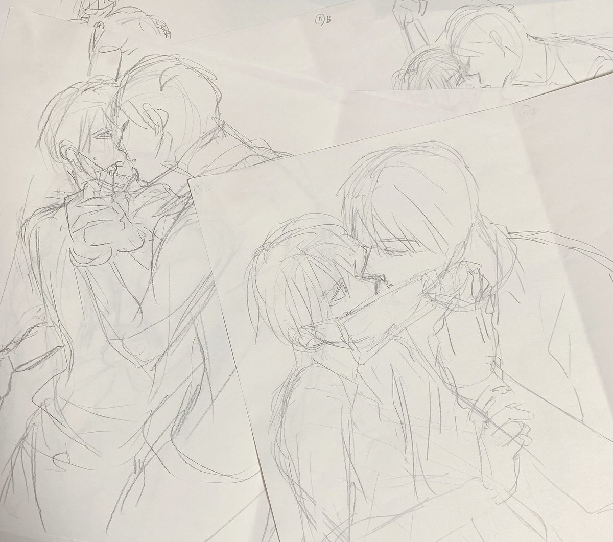 参号ミツル 4 16お願いそんなに噛まないでドラマcd発売 コミックスカバーのラフ 何個描いたっけ と思って紙見返したら12パターン描いてた マスク男子は恋したくないのに