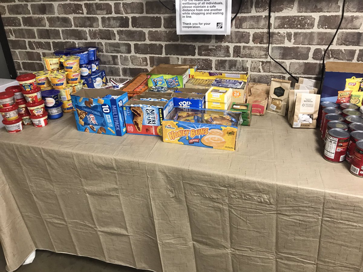 lildebbie36's tweet photo. Stocked up for our associates !! Taking care of crew 552! https://t.co/DZk9pgA2RC