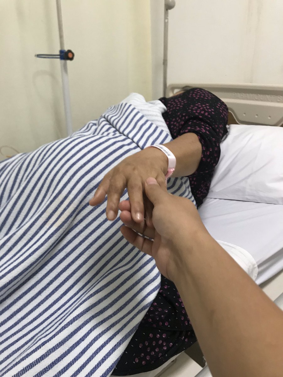 RianDaim's tweet photo. Betapa waktu ingin ku ulang😂😂😂rindu ibu😇😇😇 https://t.co/f67P9jS8OA