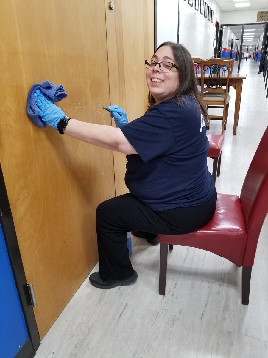 BeverlyAtsma's tweet image. A big thank you to our custodial staff at OGES for continuing to make Oak Grove shine! It was great to see Ginger on Monday morning! #ogesfam @OGESeagles @CherokeeSchools