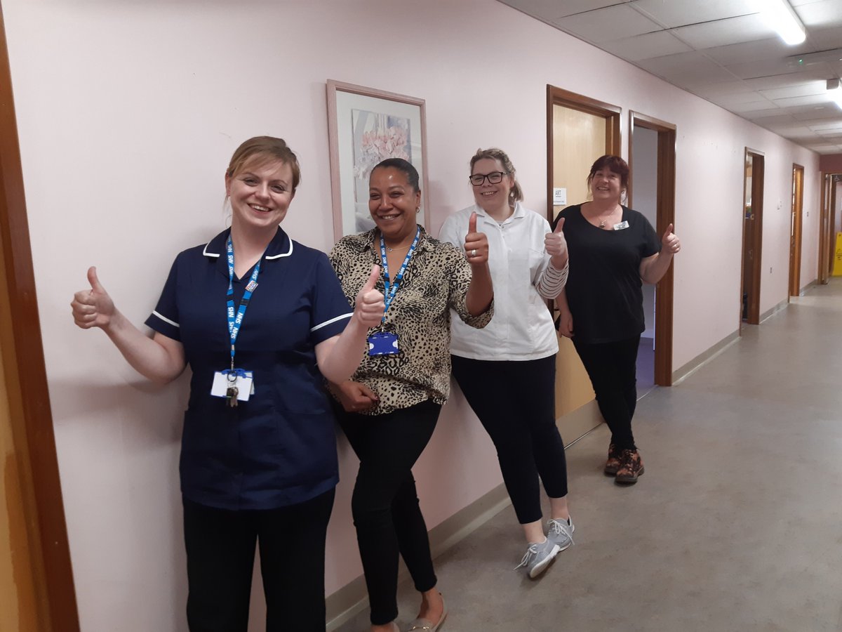 angelas27130993's tweet photo. #KMPTPROUD Medway liaison saying "keep smiling " during this trying time,you are all fab #nhsrocks👍👍👍👏👏👏 https://t.co/cYdbDRMxgs