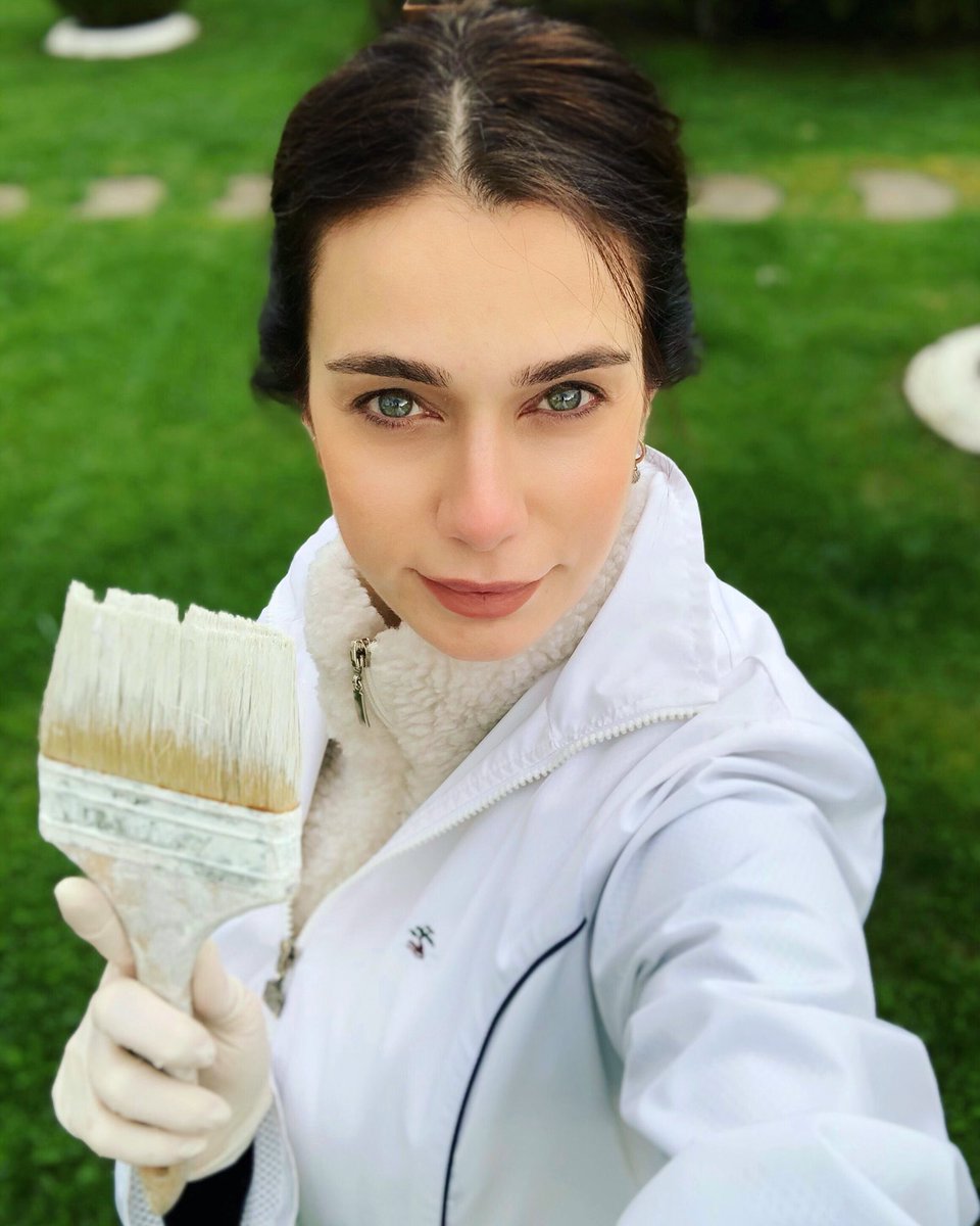 Karantinanın ilerleyen günleri için bir tavsiye. 💁🏻‍♀️Alın elinize bir fırça; boyayın. Boyayacak bir şey çıkıyor illa.