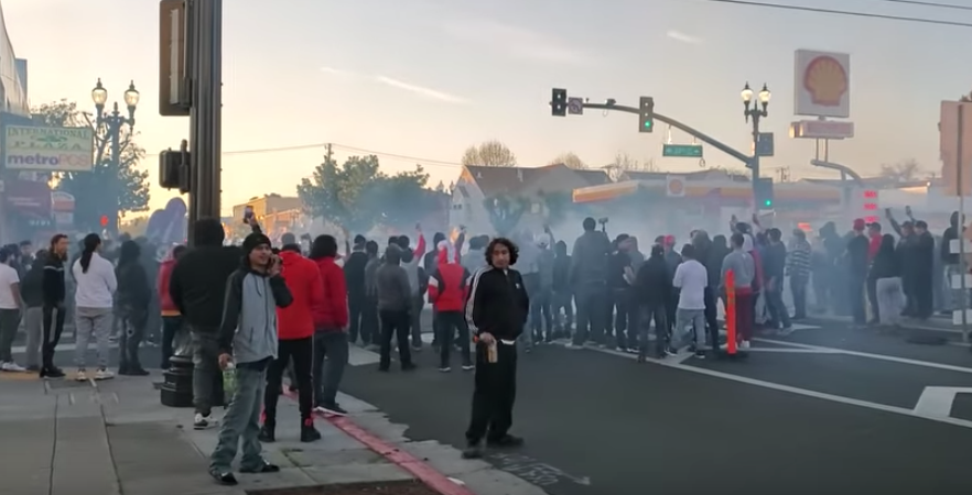 KTVU's tweet photo. Crowds of 450 gather in Oakland for illegal sideshows during coronavirus pandemic https://t.co/j015kpRIZj https://t.co/fHzSRe6RrN