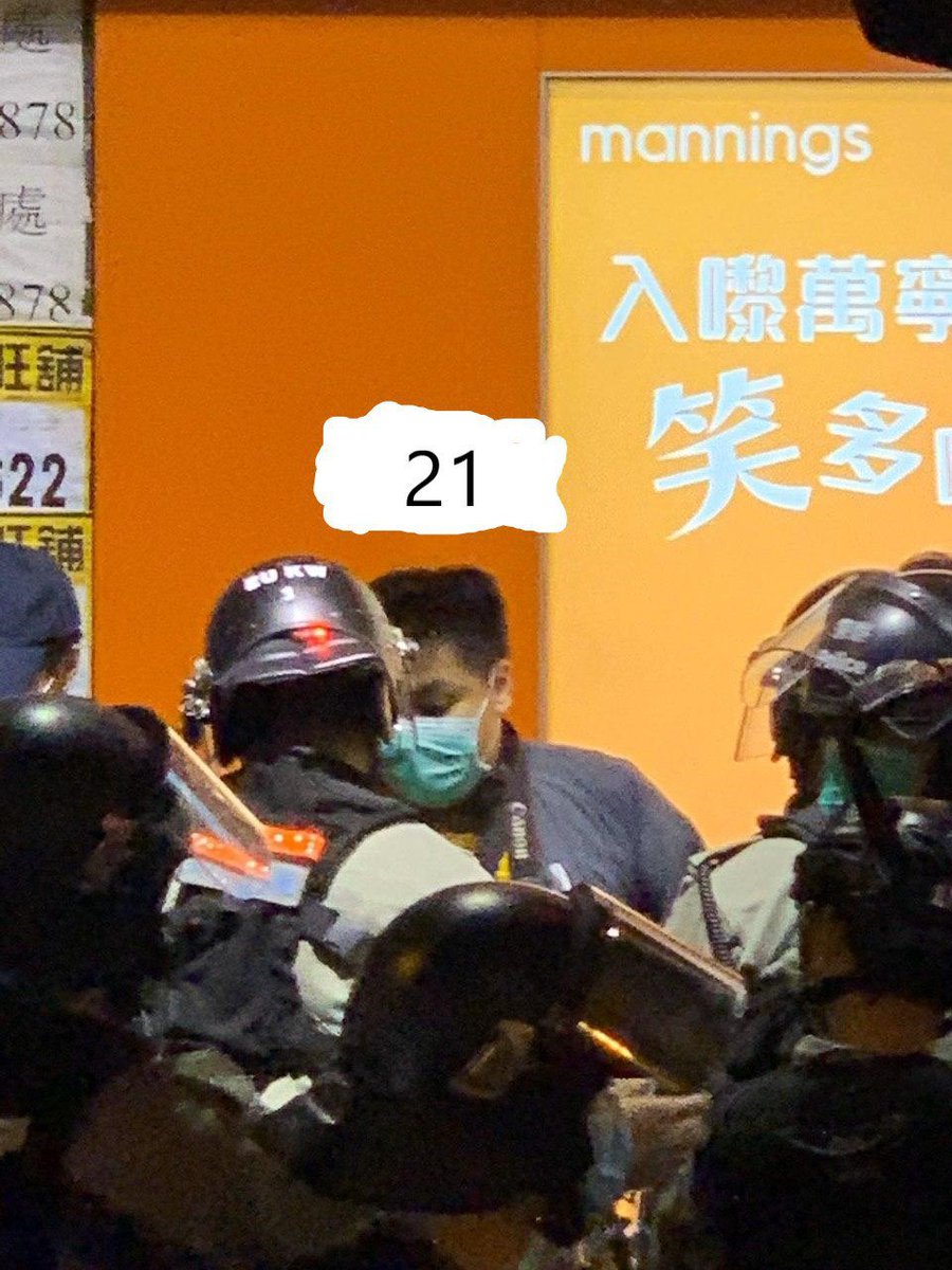 bIackobject's tweet photo. page.3

2126 #太子 萬寧外
12男1女被捕
#PEN09
#PEN10
#PEN11
#PEN12
#PEN13
#PEN15
#PEN16
#PEN17
#PEN18
#PEN19
#PEN20
#PEN21
#PEN22
女 — #PEN14
🛑認人🛑要名🛑

#轉自telegram #被捕人士關注組 https://t.co/s1splerjJj