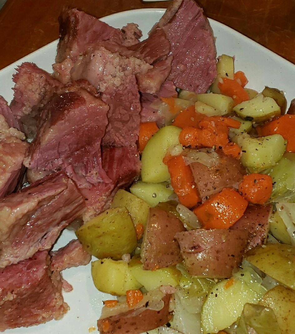 Mrs_A_Stock's tweet photo. Proud Scots-Irish, of course my favorite meal is Corned Beef and Cabbage!!! #WeAreMehlville #PanthersNotOnTheProwl https://t.co/vQ39wMVAhz