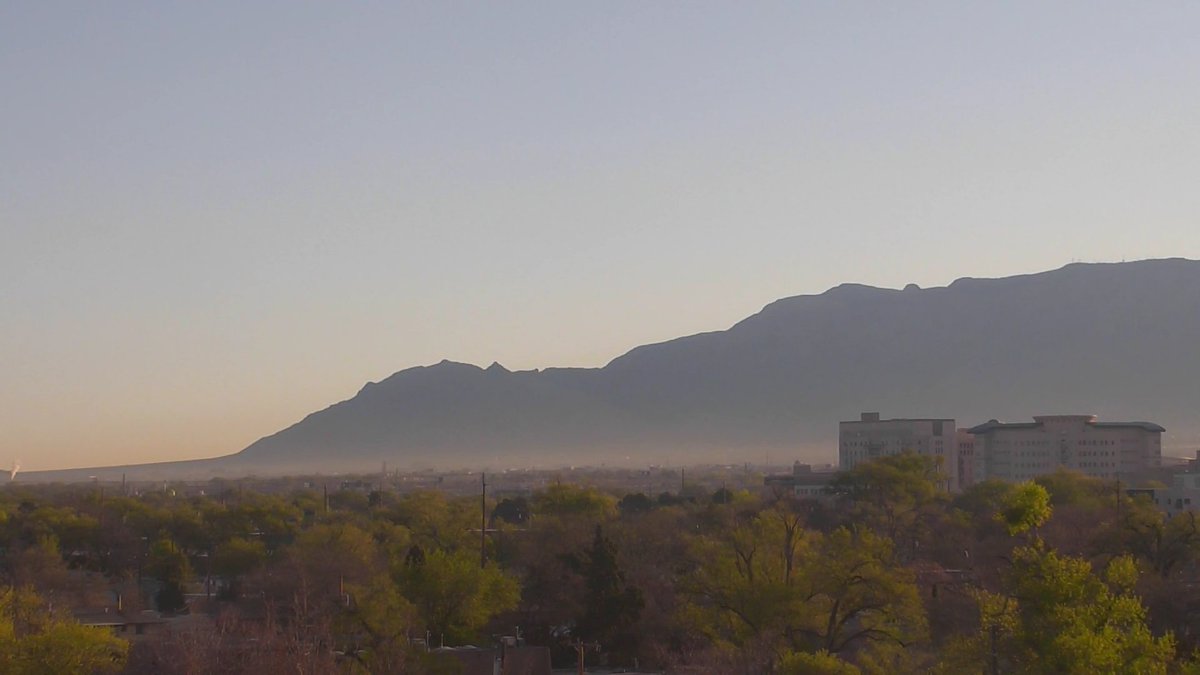erica_wx's tweet photo. It's a calm and dusty morning in Albuquerque, thanks to a warm-air inversion aloft! The inversion acts as a trap, keeping all of that dusty air near the ground. #classicspring #nmwx https://t.co/AoDIPuiKhj