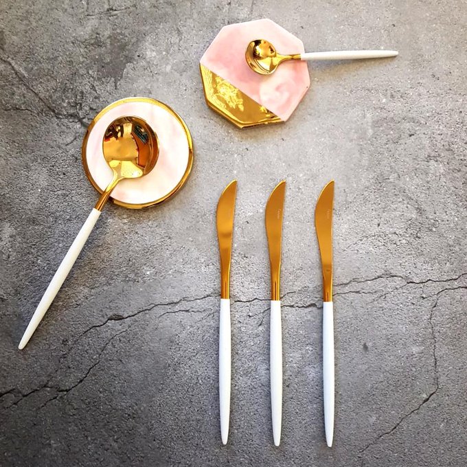 FanseeA's tweet photo. At Fansee Australia,Check out gold &amp; white cutlery set that comes in Gold and White resin handle exhibits senses of captivating style and timeless expression of elegance.
#home #tabledecor #knife #giftguide #giftideas #homedecor #home #luxurylife 

https://t.co/28vzIVtor4 https://t.co/8nlISzXLT4