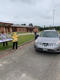 McmichaelMiddle's tweet photo. Thank you to the teachers and administrators that helped with the student work distribution yesterday. It was great to see the students and families that came up to McMichael. https://t.co/Mhv8SdumNY