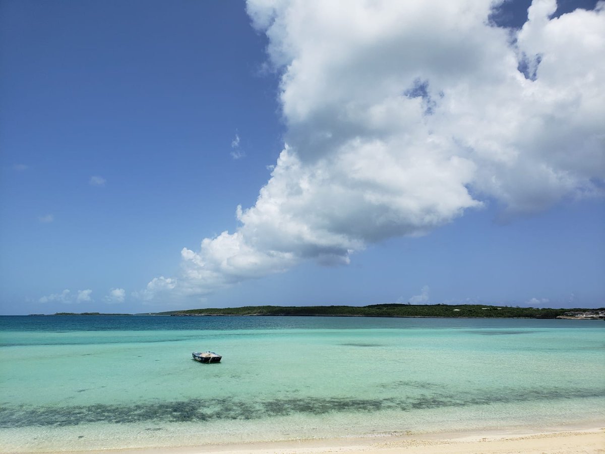 tourismtoday242's tweet photo. We're waving hello from the island of pineapples and pink sand, Eleuthera Island. Known for its sweet island escapes, this little piece of paradise, complete with stunning ocean views and more. 

@pinksands242 shares of the island's best-kept secrets 🔗 https://t.co/lfTiO50z8I https://t.co/myr4osBIjM