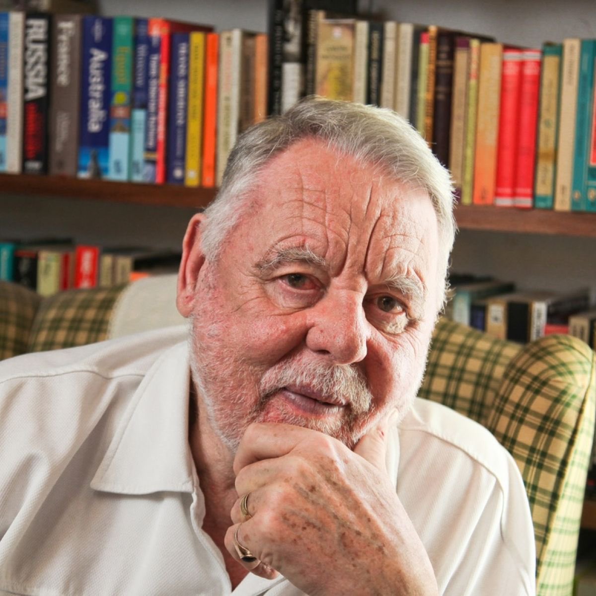 Fantastic advice from Terry Waite on dealing with self-isolation following his years in captivity. 

✅ Keep your own dignity - get out of your PJs! 
✅ Form a structure for the day
✅ Be grateful for what you have - shelter, home, possessions 
✅ Read and be creative 
#COVID19